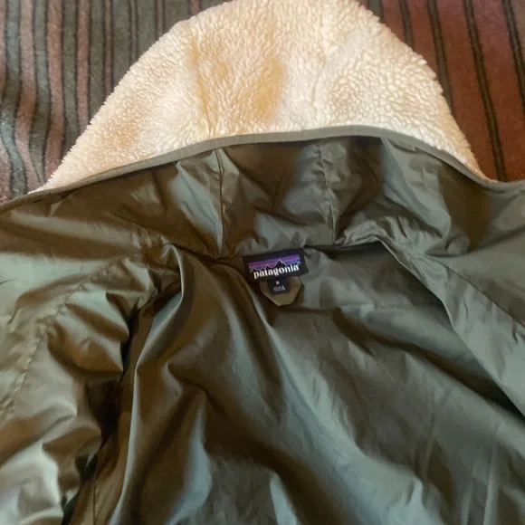 Patagonia Men's Woolyester Pile  Fleece Hoodie in Cream and Olive - Picture 3 of 7